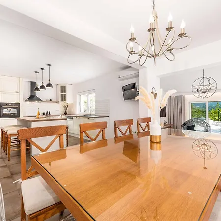Harmony Haven Villa Celopeci