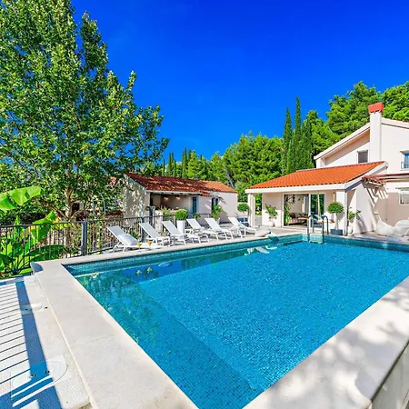 Harmony Haven Villa Celopeci