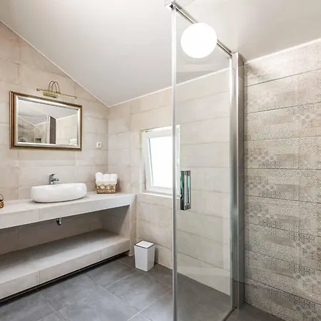 Harmony Haven Villa Celopeci