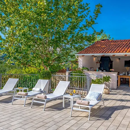 Harmony Haven Villa Celopeci